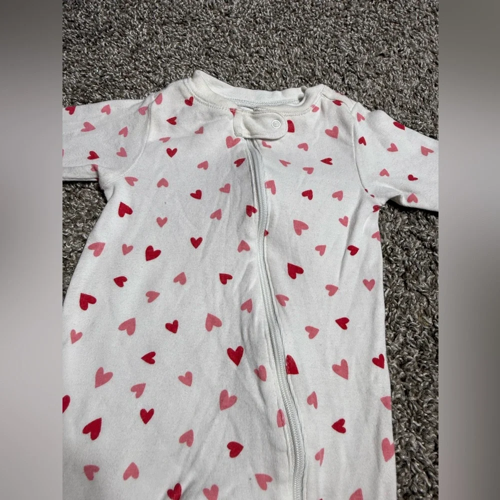 Old Navy Hearts Footie Baby Pajamas Size 0-3 Months